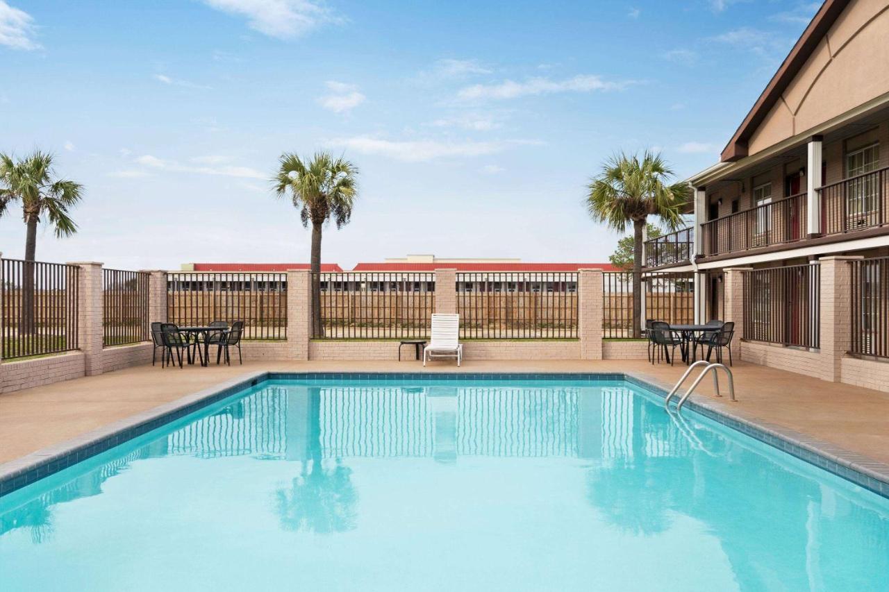 במוטל Super 8 By Wyndham Gulfport Biloxi Airport מראה חיצוני תמונה